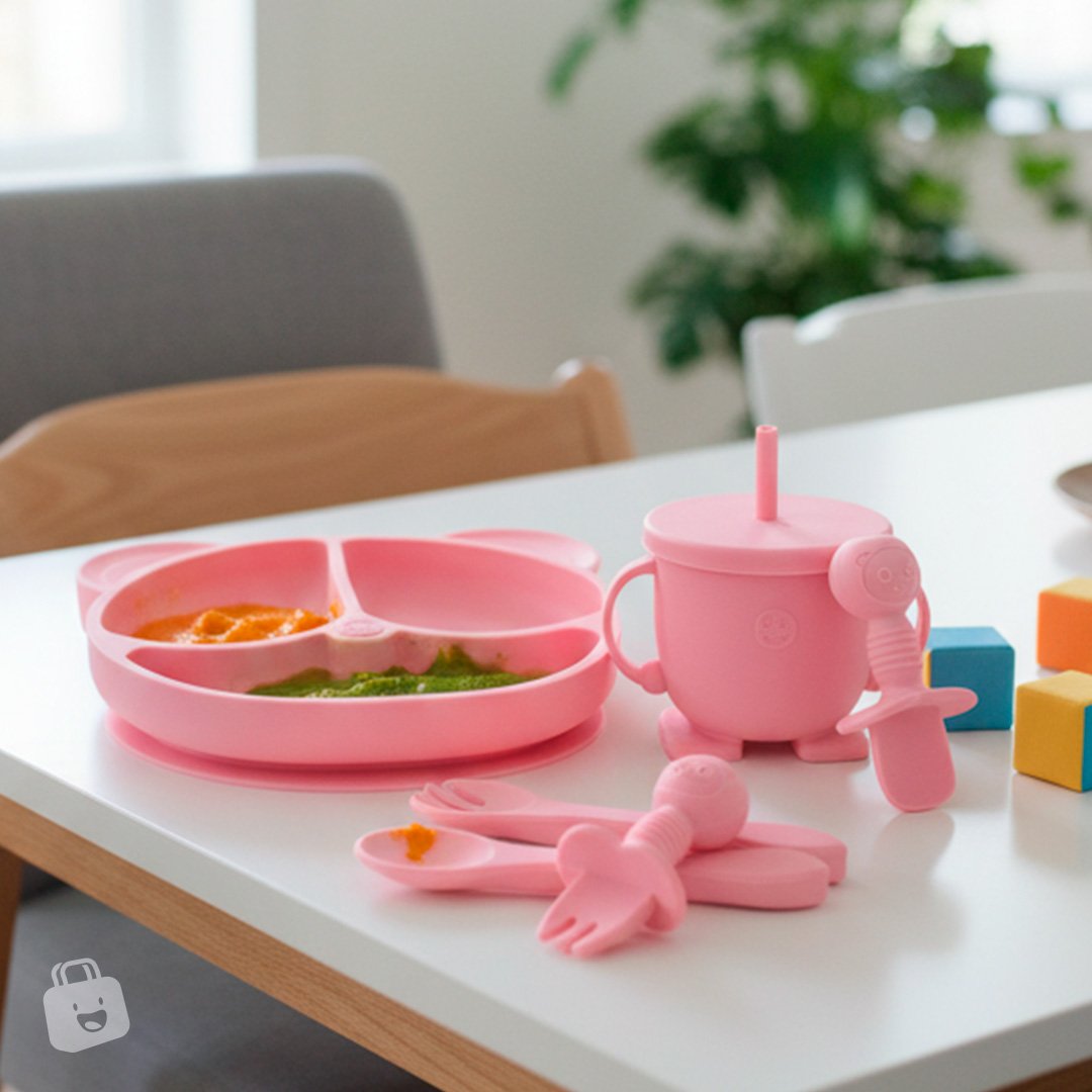 Kit Bebés Premium — plato con ventosa, vaso entrenador con pitillo, cubiertos y chupete en silicona rosa